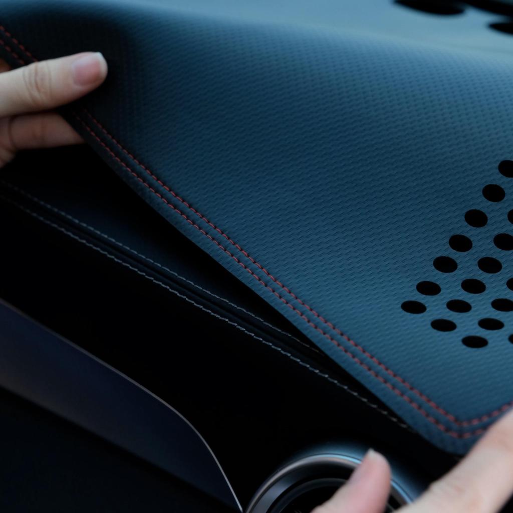 Thảm taplo Toyota Yaris Cross 23-25 Da carbon