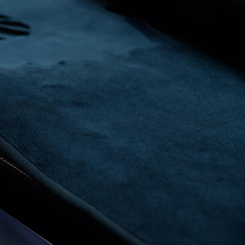 Toyota Altis sau khi trải thảm taplo - ảnh 4