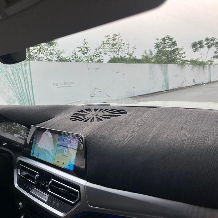 Thảm taplo BMW 320 sau khi trải